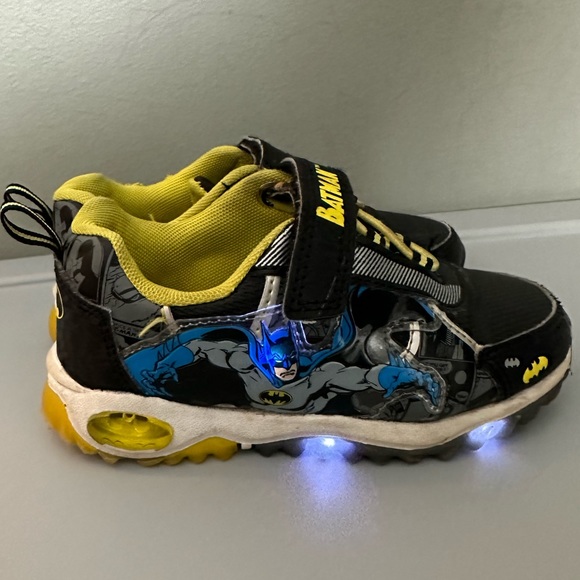 Toddler light-up Batman Sneakers - Picture 1 of 7